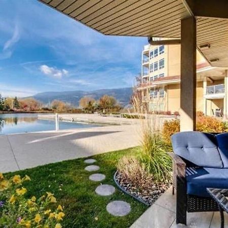 Tranquil Waterfront Condo ケロウナ エクステリア 写真